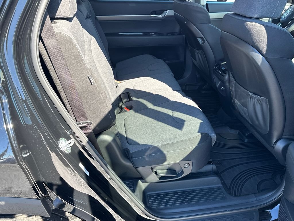 Used 2025 Black Hyundai SE image 15