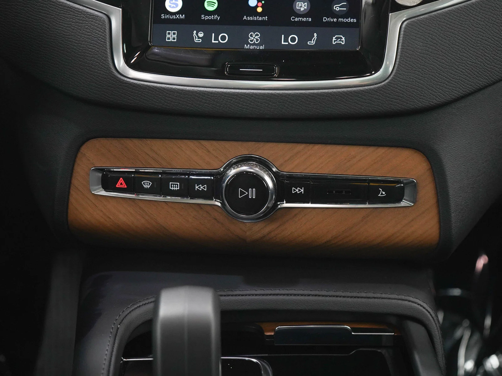 Used 2023 Dusk Metallic Volvo Plus image 21
