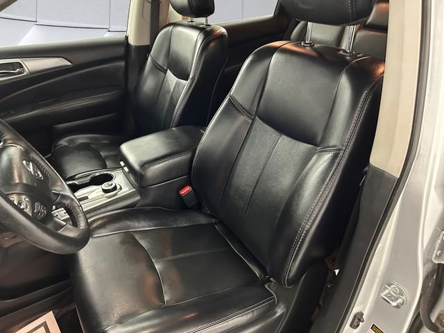 Used 2020 Silver Nissan SL image 8