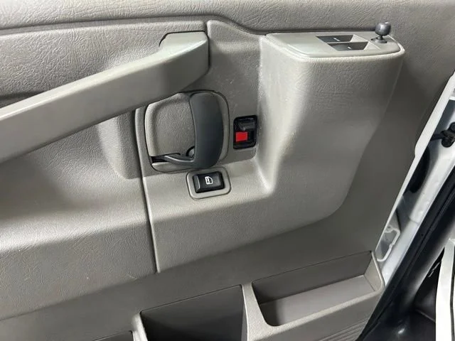 2023 GMC Savana Cargo Work Van - Photo 16