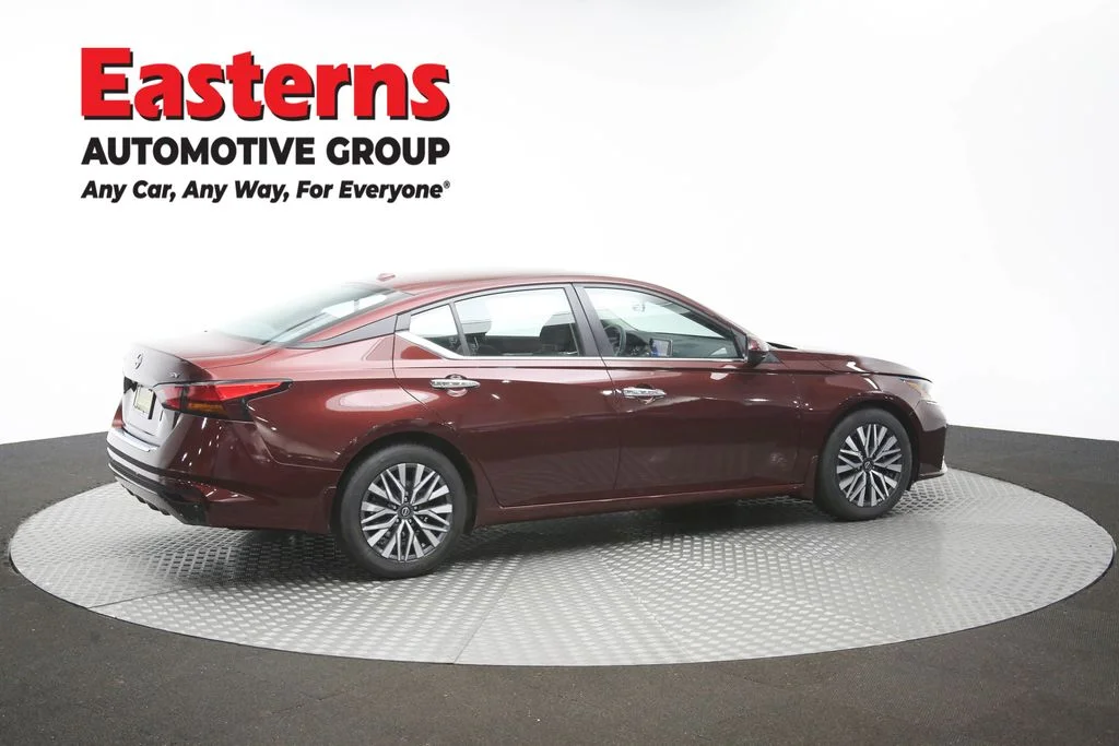 Used 2023 Red Nissan 2.5 SV image 42