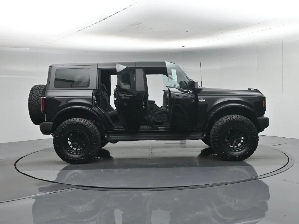 New 2026 Shadow Black Ford Outer Banks image 4