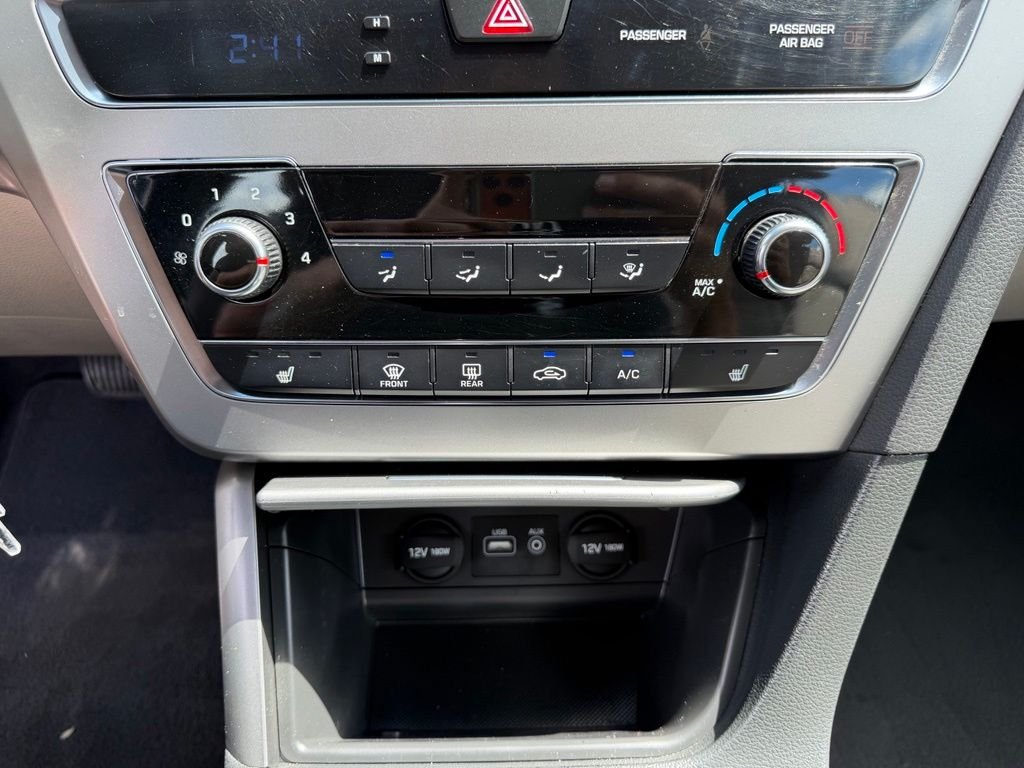 Used 2015 Black Hyundai Sport image 22