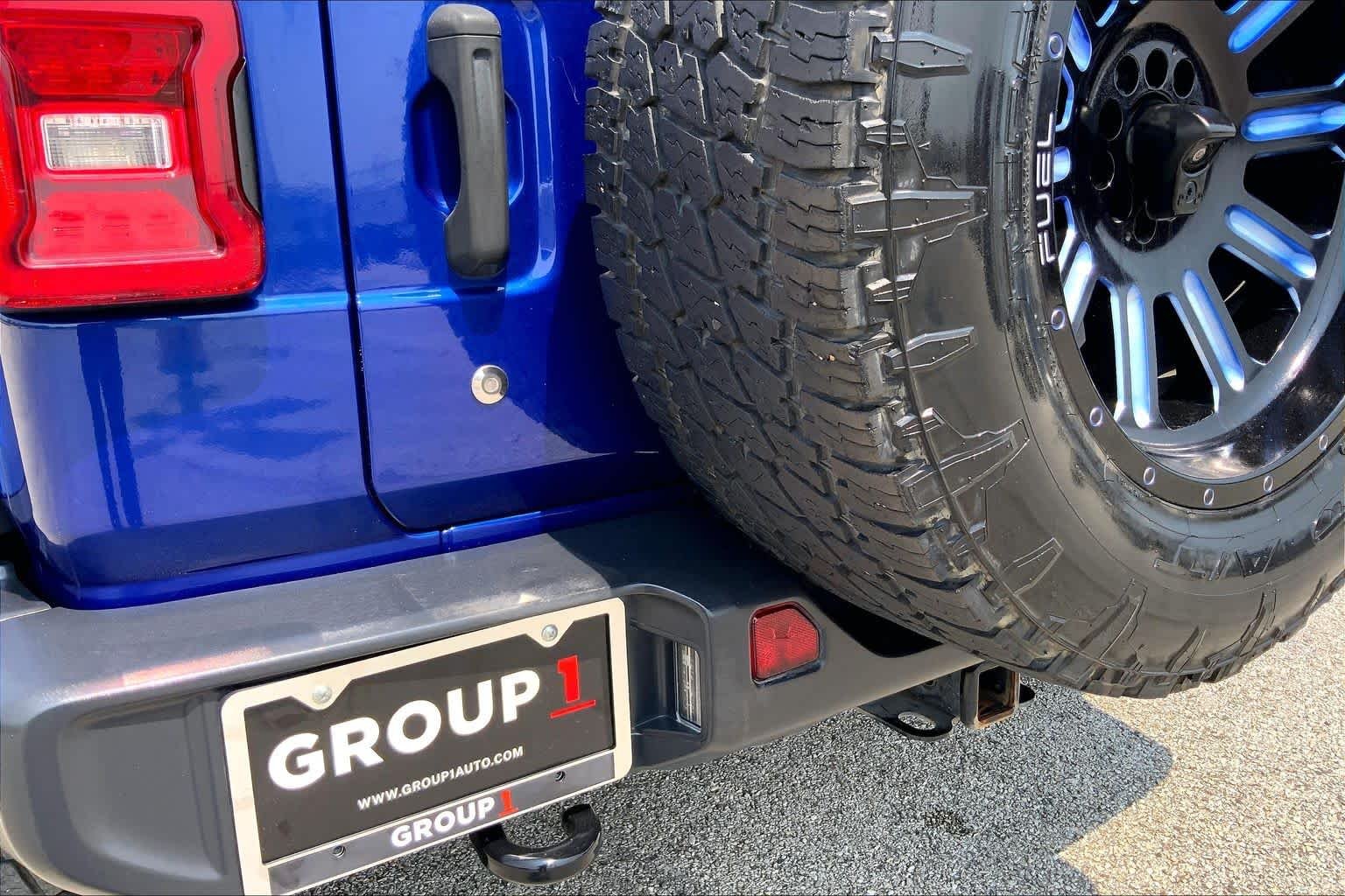 Used 2018 Ocean Blue Metallic Clearcoat Jeep Sahara image 10