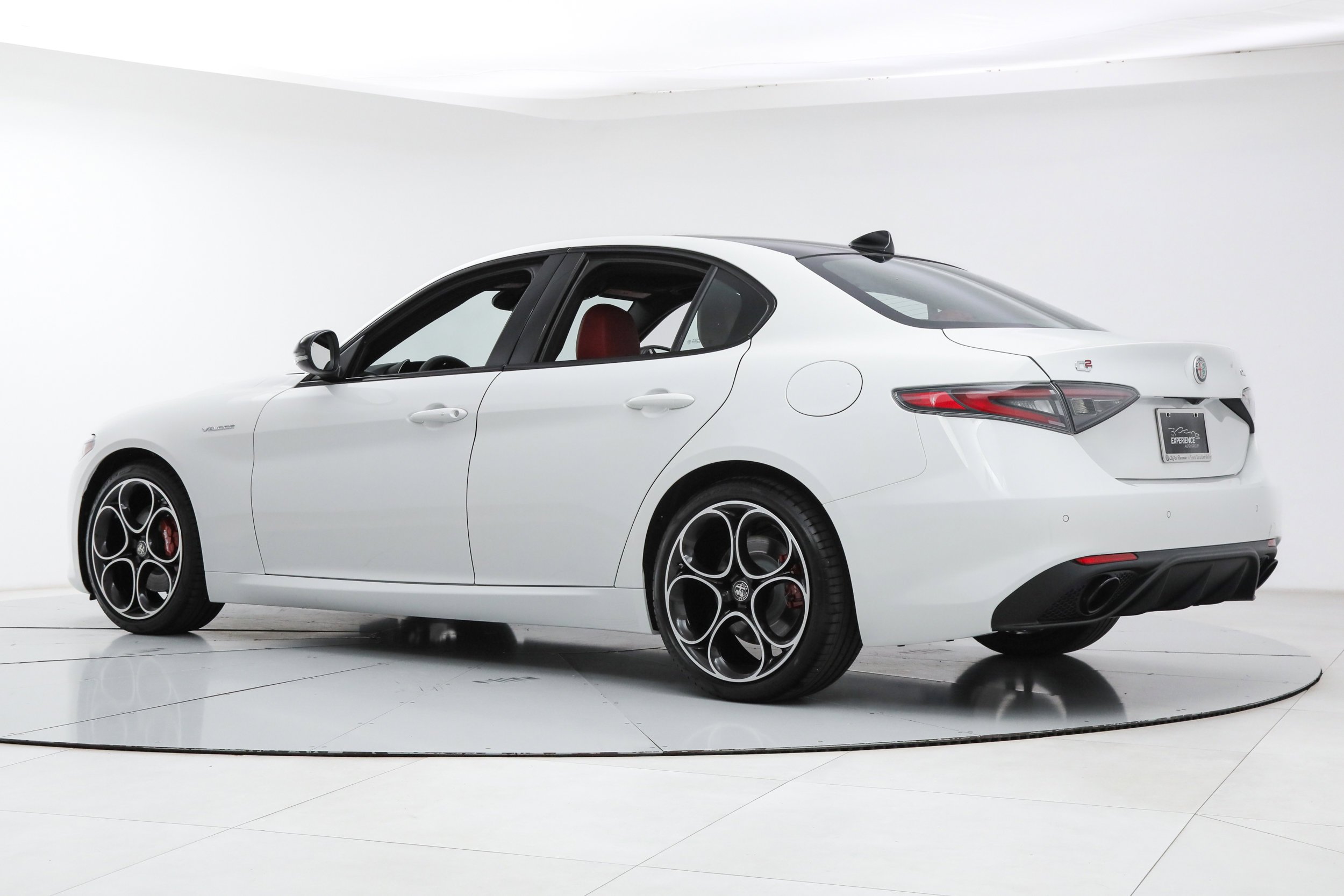 New 2026 Milano White Exterior Paint Alfa Romeo  image 3