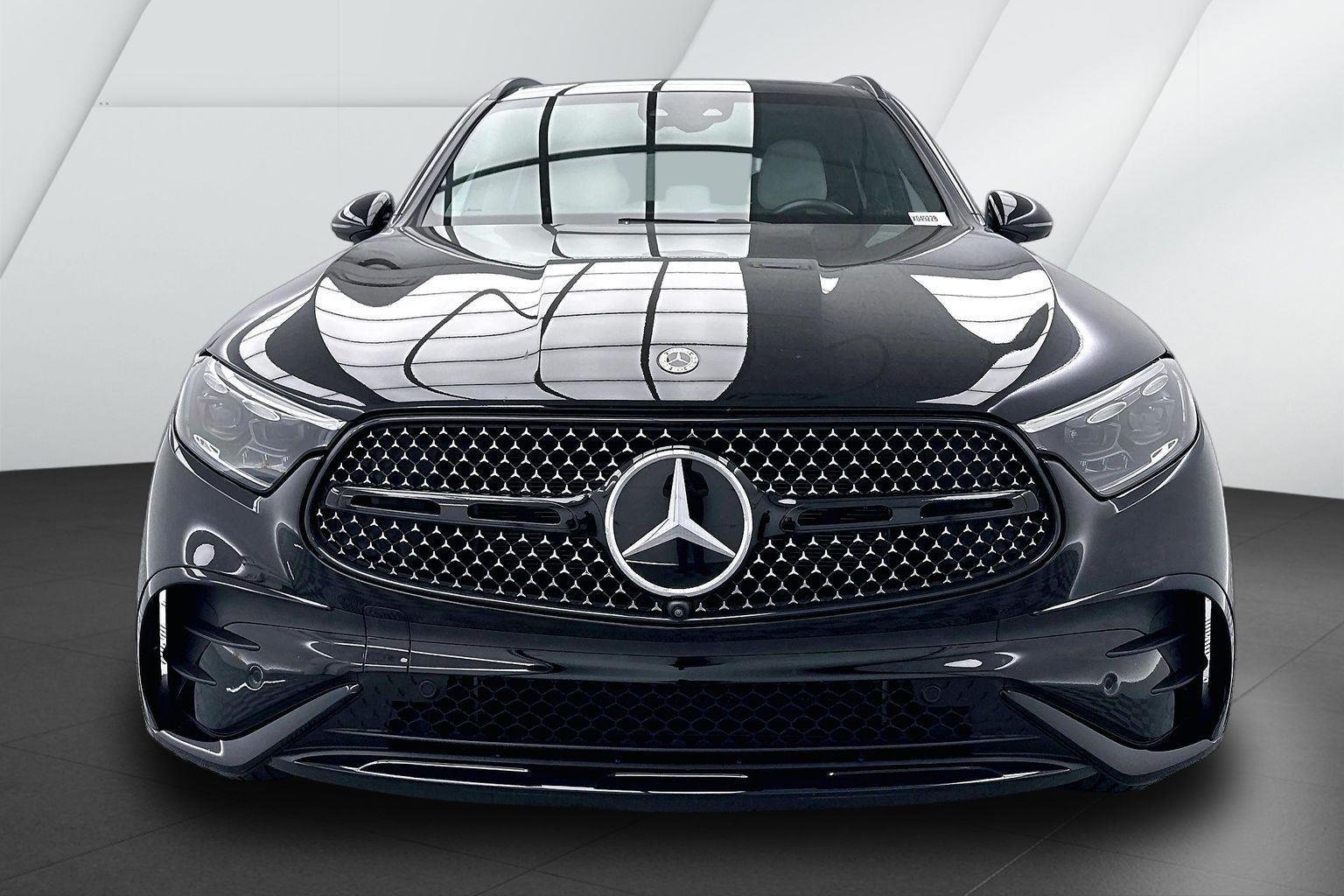 Used 2025 Black Mercedes-Benz GLC 300 image 2