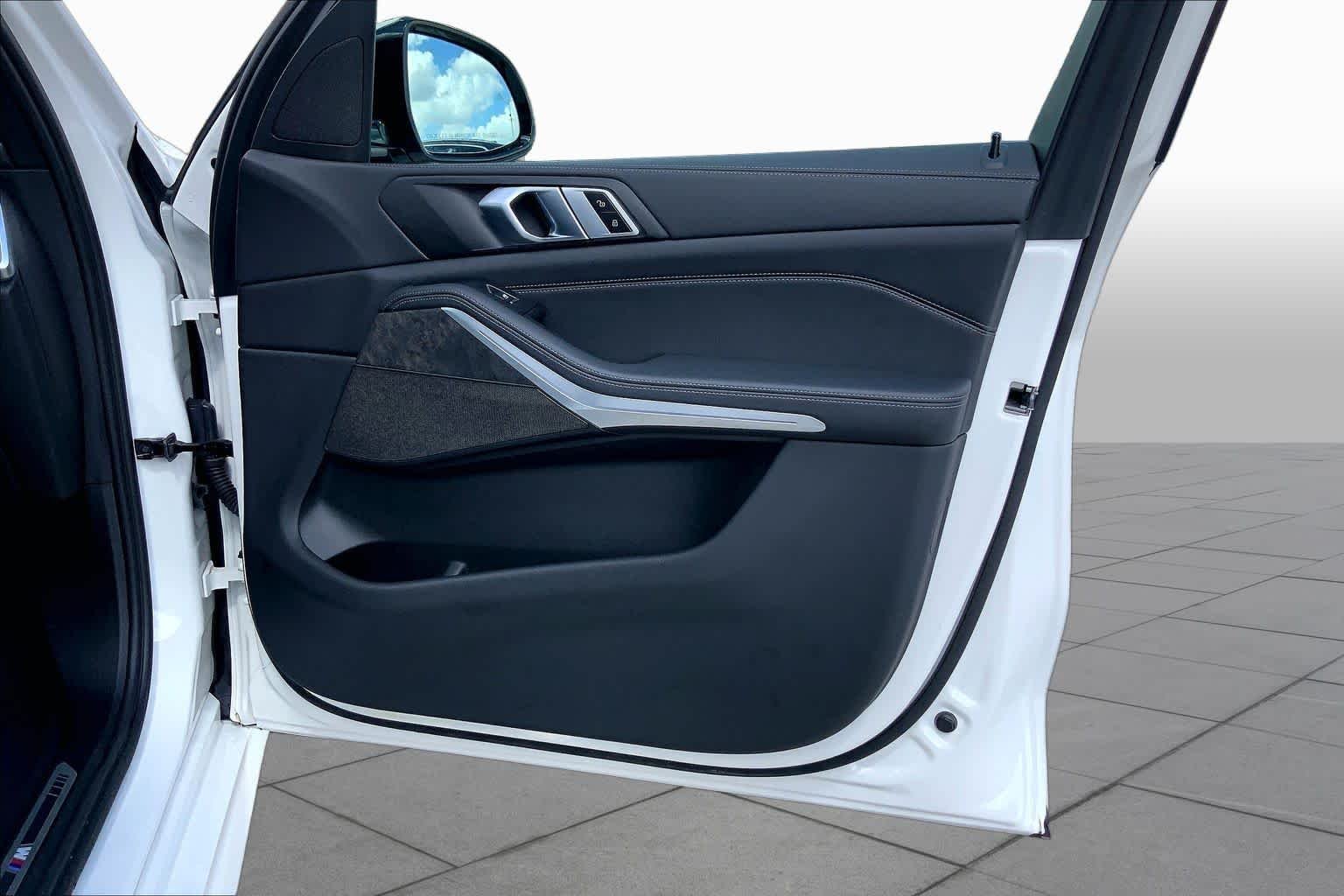 Used 2023 Alpine White BMW sDrive40i image 26
