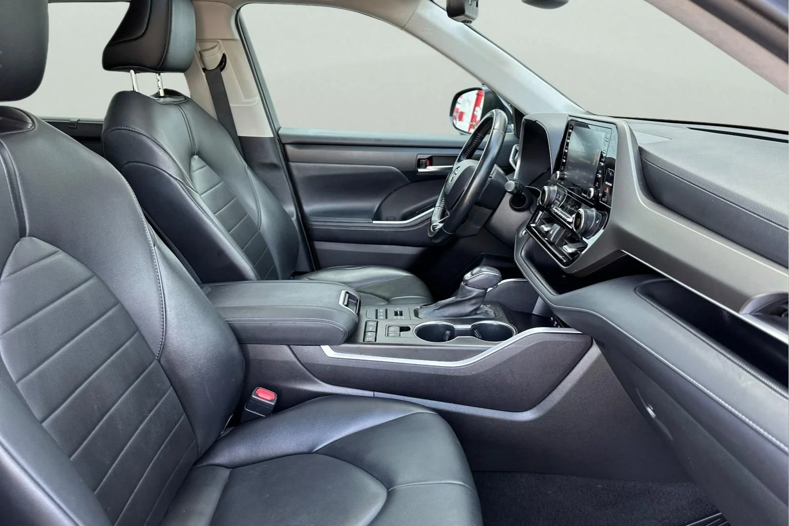 Used 2021  Toyota XLE image 21