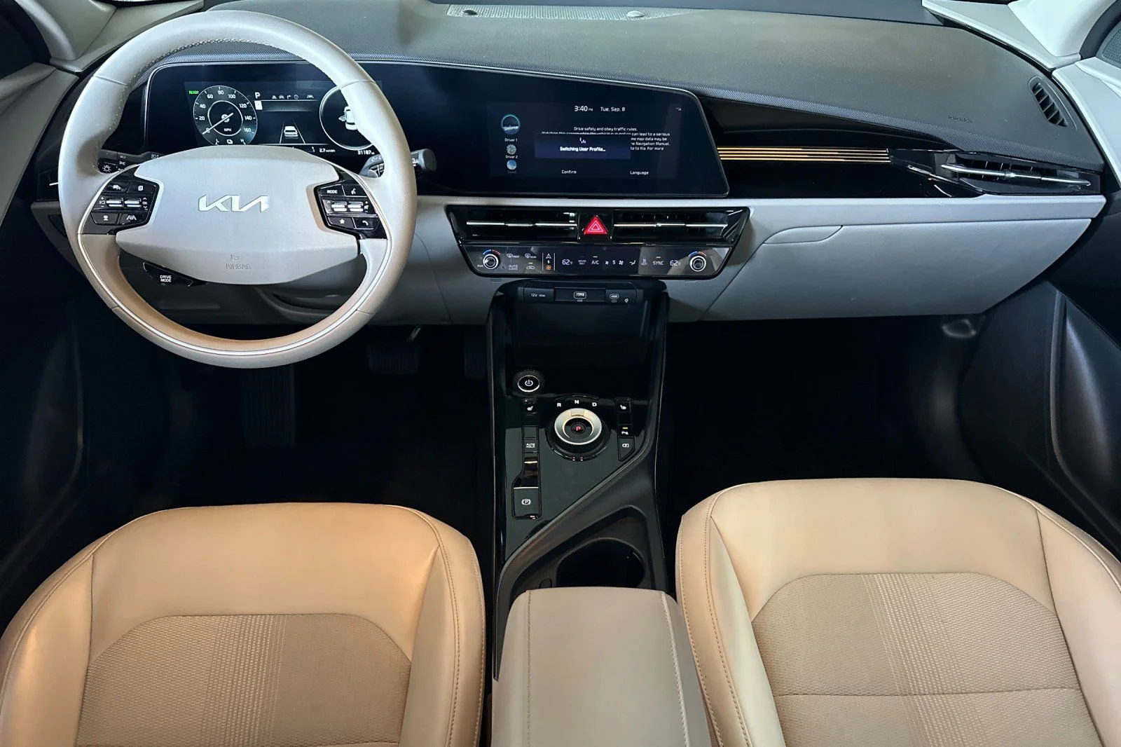 Used 2023 Steel Gray Kia Wind image 10