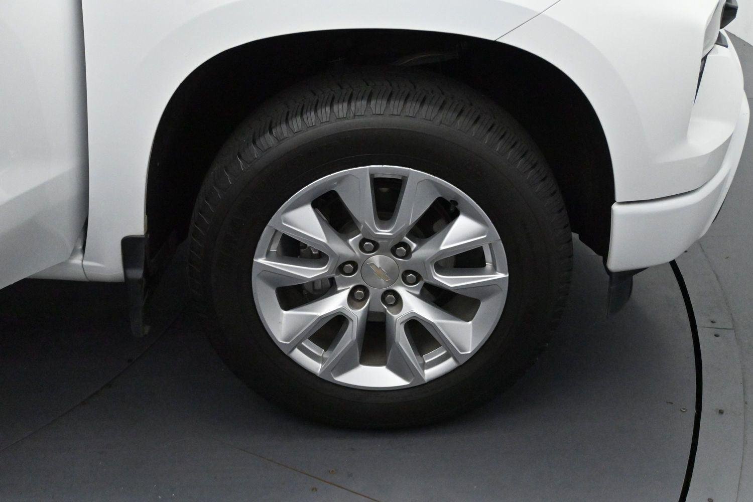 Used 2023 Summit White Chevrolet Custom image 28