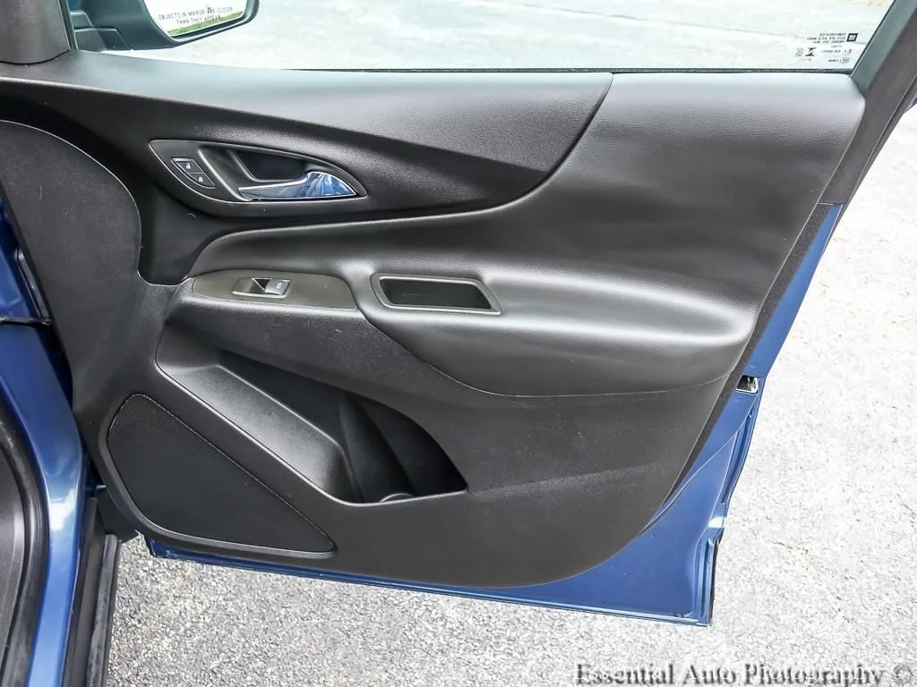 Used 2024 Lakeshore Blue Metallic Chevrolet LT image 25