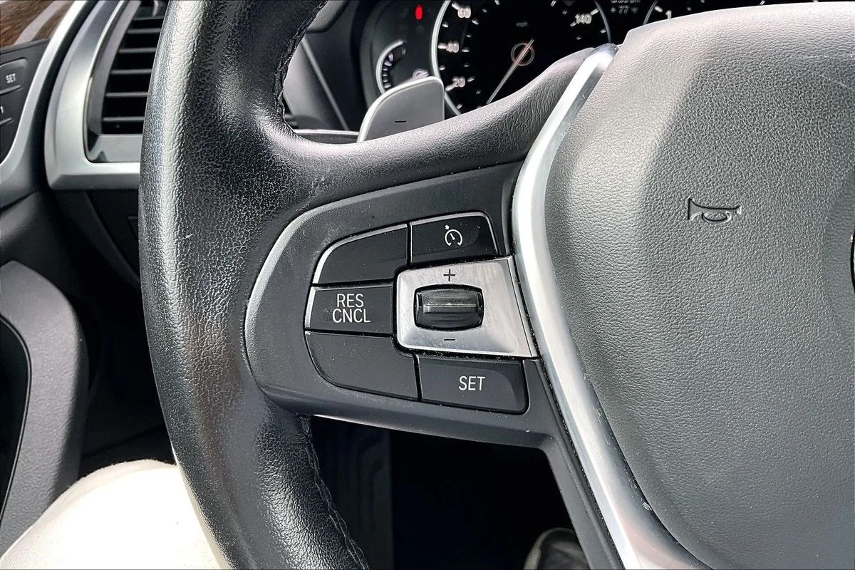 Used 2019 White BMW xDrive30i image 11