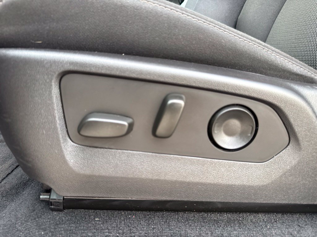 Used 2025 Sterling Gray Metallic Chevrolet LT image 29