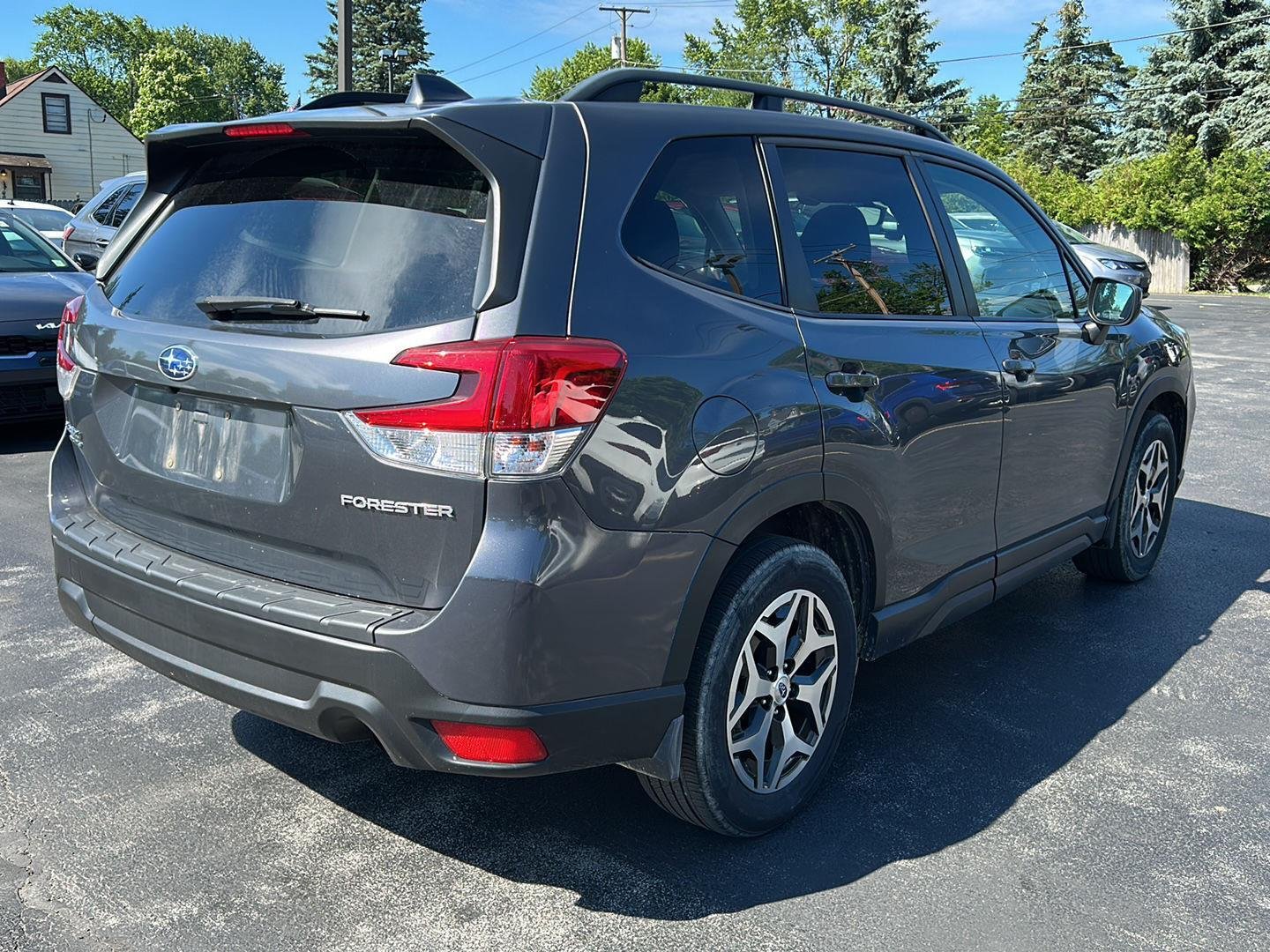 Used 2020 Magnetite Gray Metallic Subaru Premium image 7