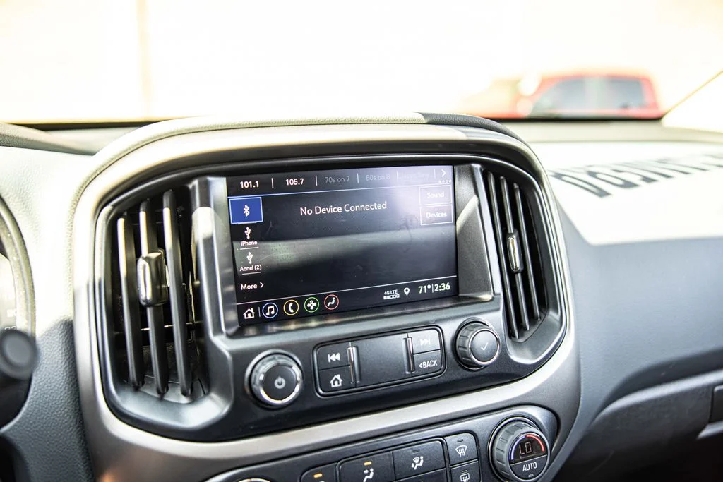 Used 2022 White Chevrolet Z71 image 24