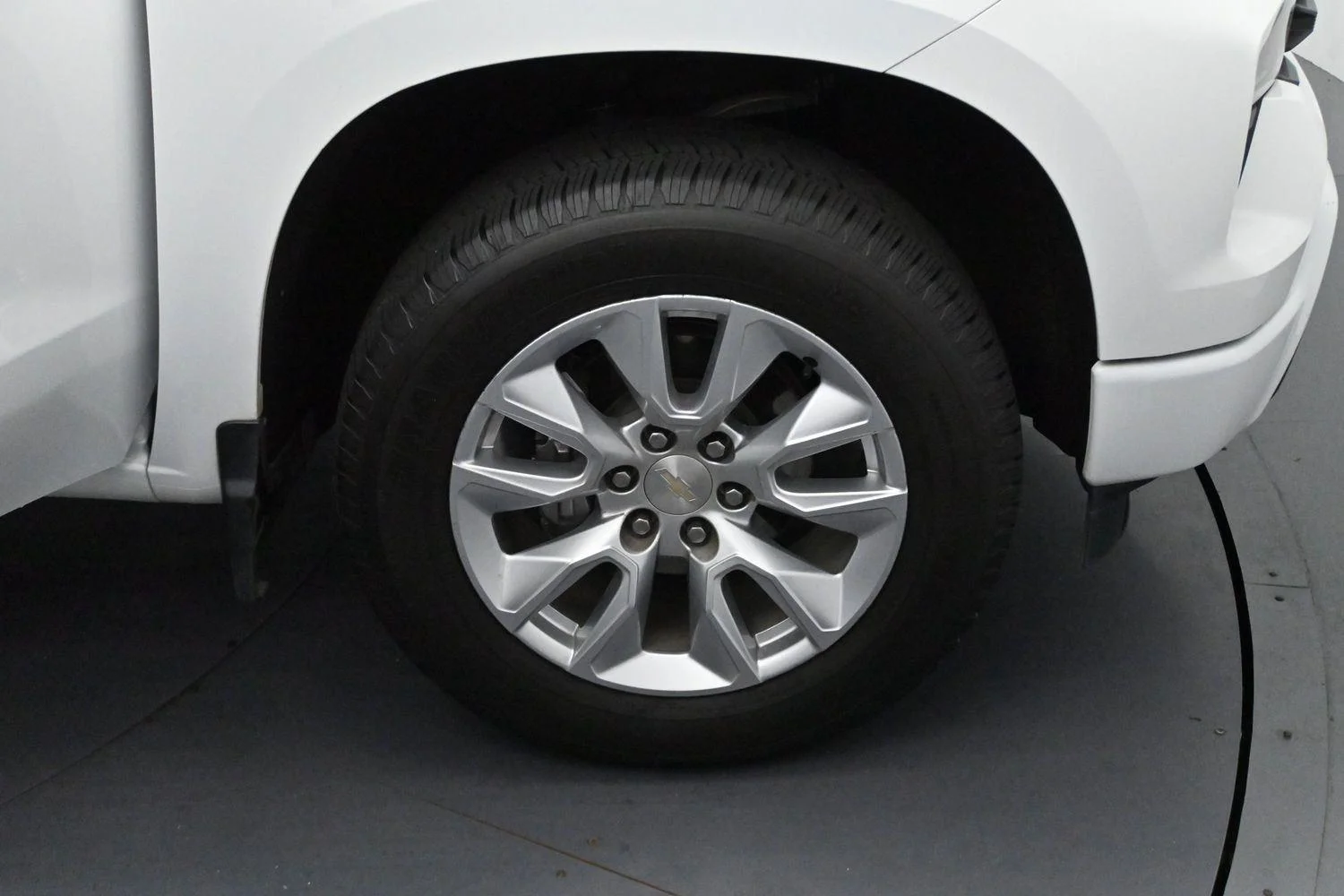 Used 2023 Summit White Chevrolet Custom image 28