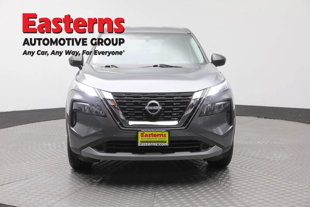 Used 2023 Gray Nissan S image 2