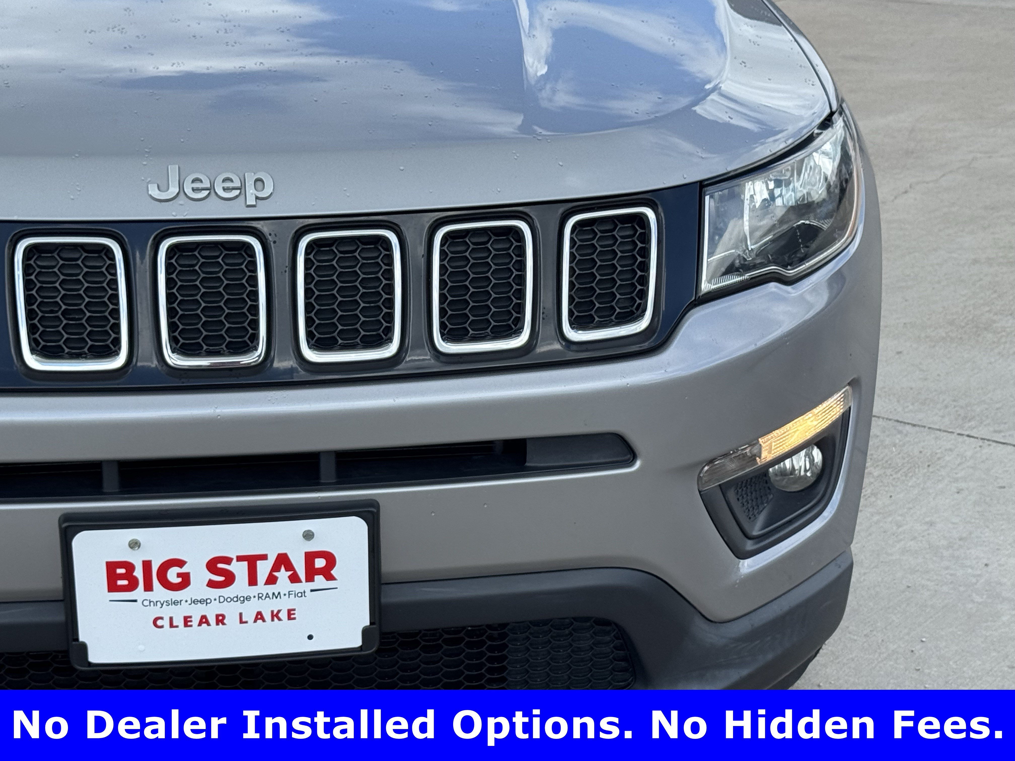 Used 2020 Billet Silver Metallic Clearcoat Jeep Latitude image 4