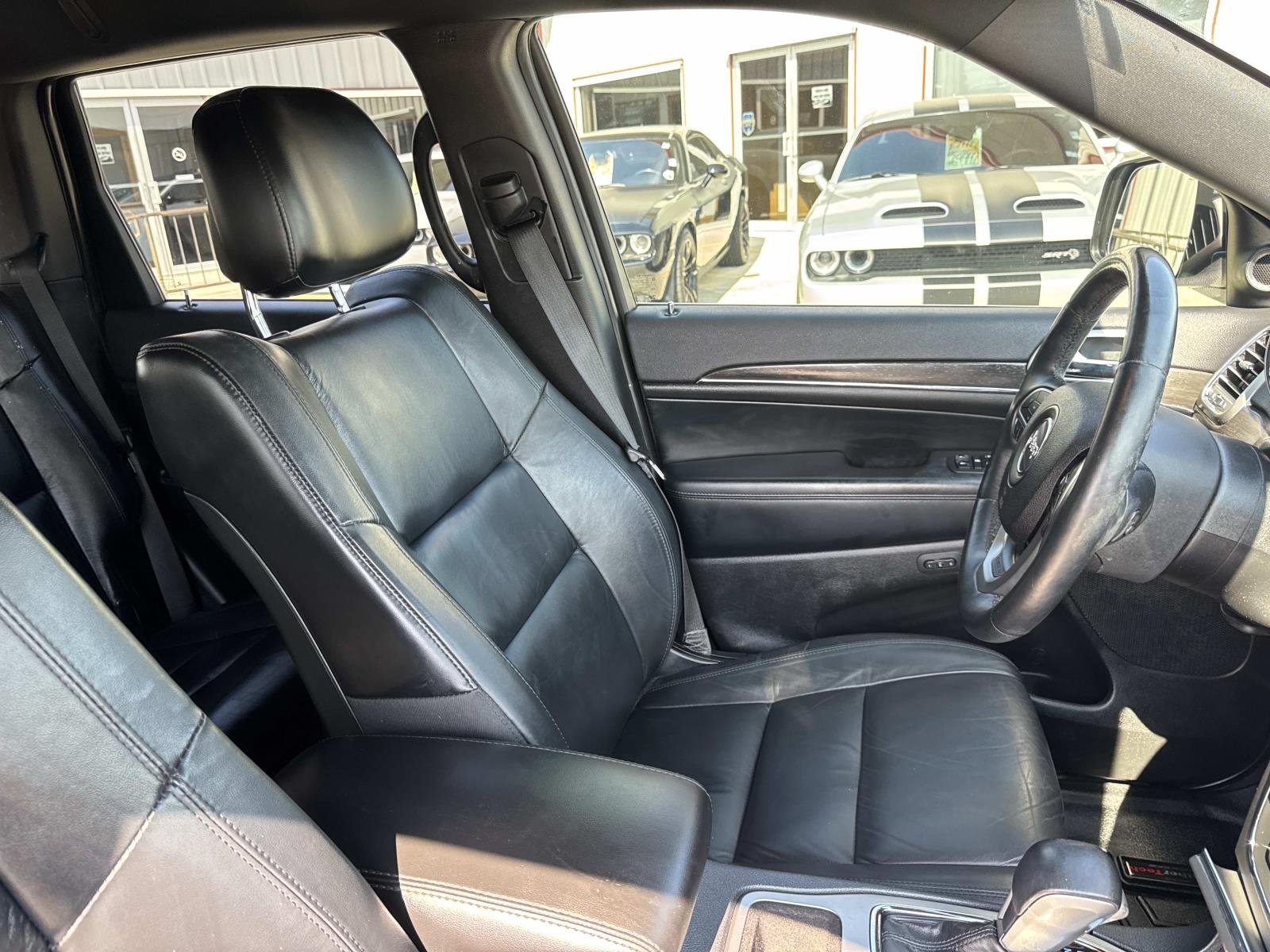 Used 2018 Bright White Clearcoat Jeep Limited image 10