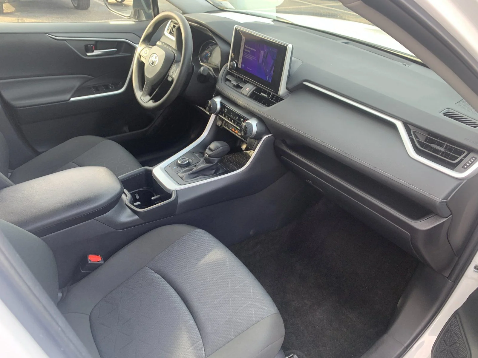 Used 2025 White Toyota XLE image 18