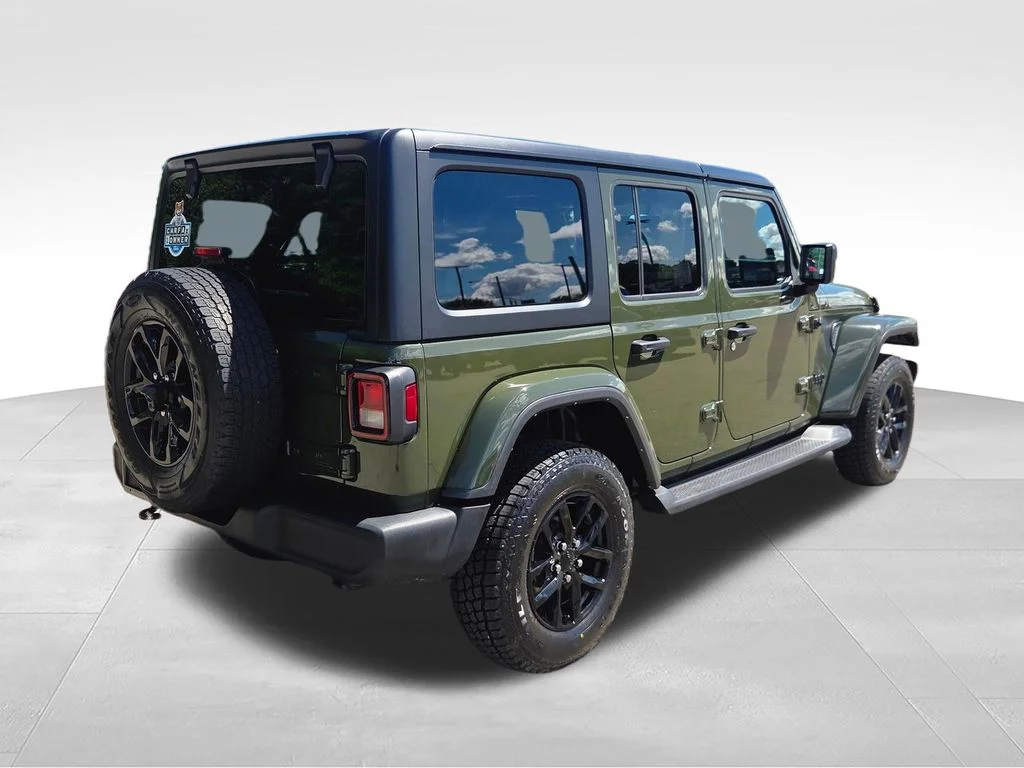 Used 2023 Green Jeep Sport S image 7