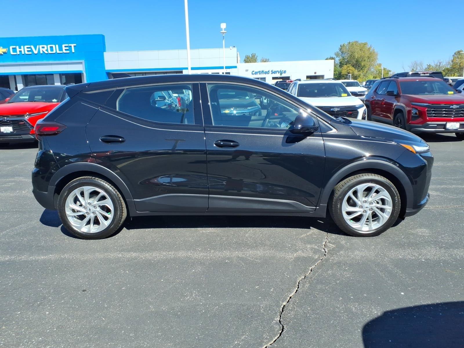 New 2027 Mosaic Black Metallic Chevrolet LT image 16