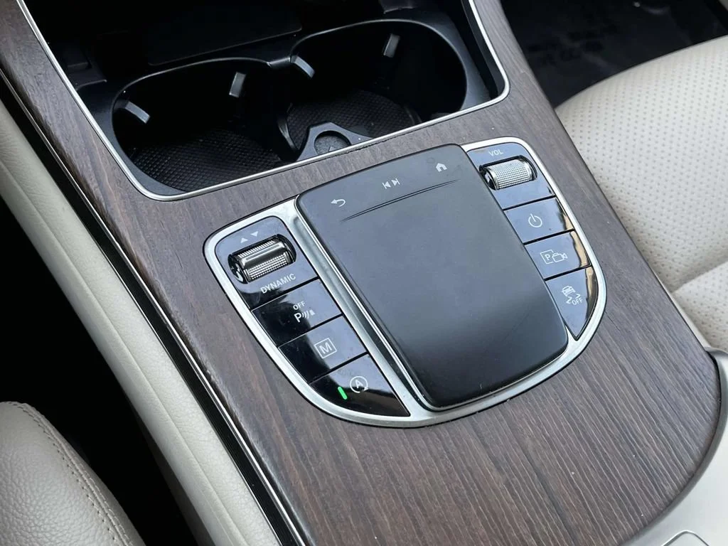 2022 Mercedes-Benz GLC GLC300 - Photo 29