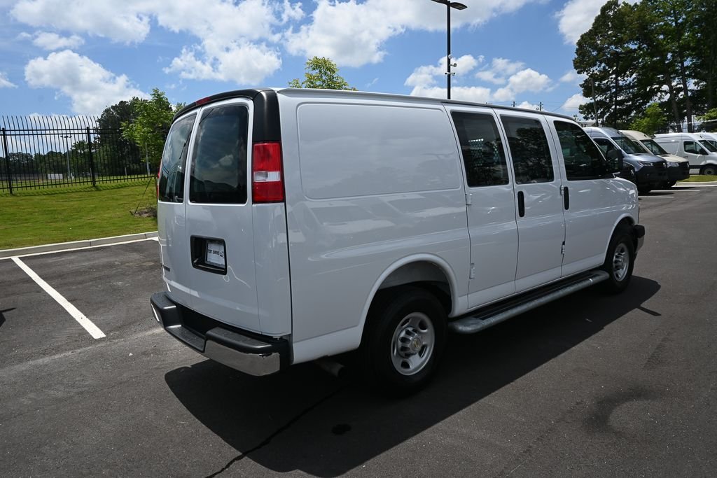 Used 2025 White Chevrolet Work Van image 23