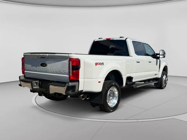 Certified Used 2025 Avalanche Ford Lariat image 5