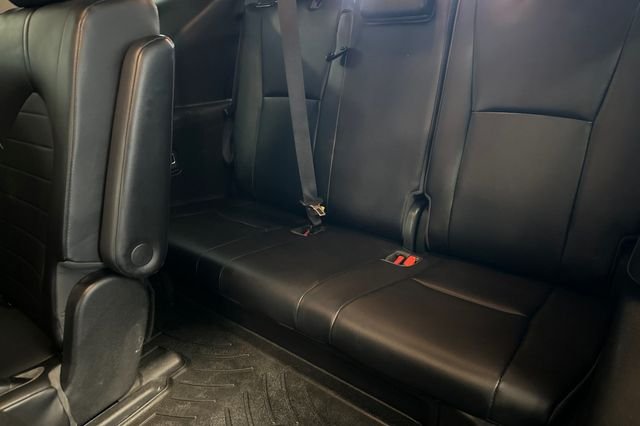 Certified Used 2020 Silver Toyota XLE image 19