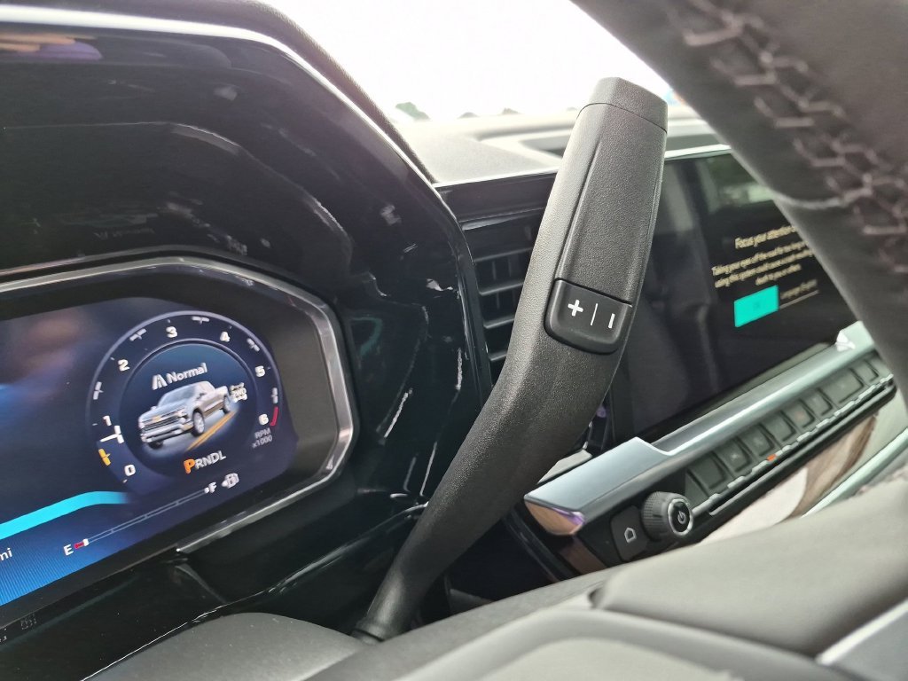 New 2026 Summit White Chevrolet LT (2FL) image 34