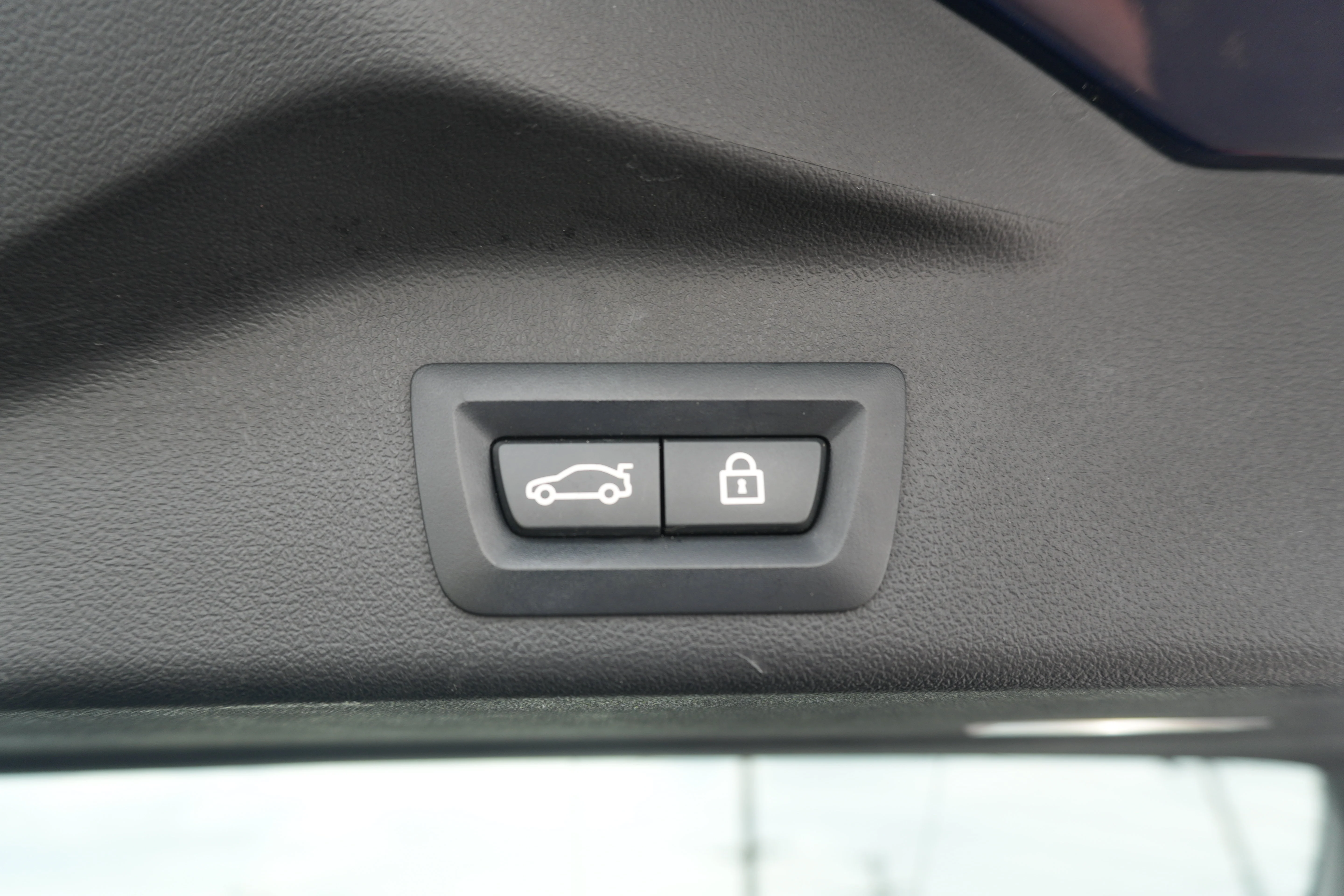 Used 2019 Tanzanite Blue II Metallic BMW xDrive40i image 14