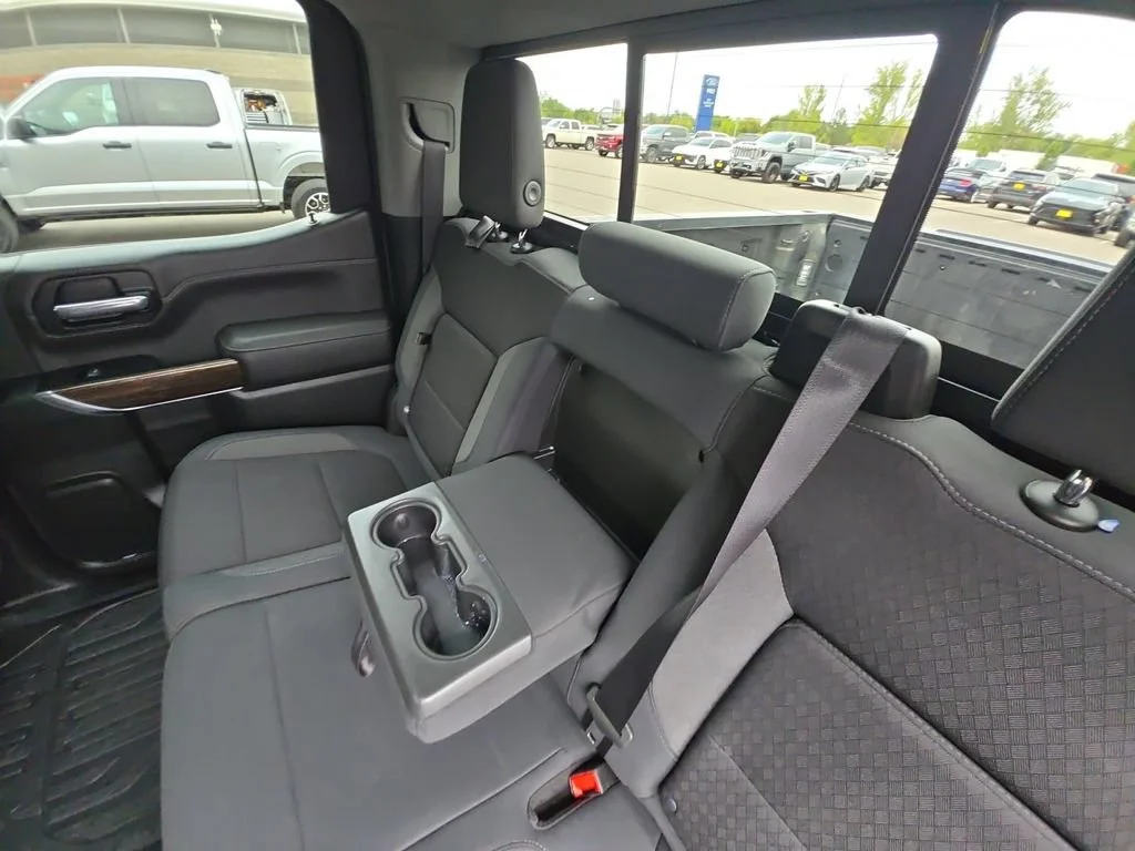 Used 2019 Onyx Black GMC SLE image 36