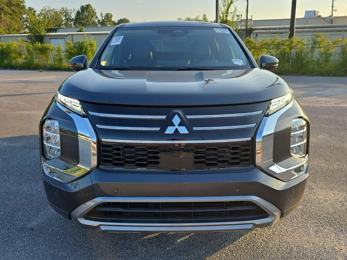 Used 2025  Mitsubishi SE image 10