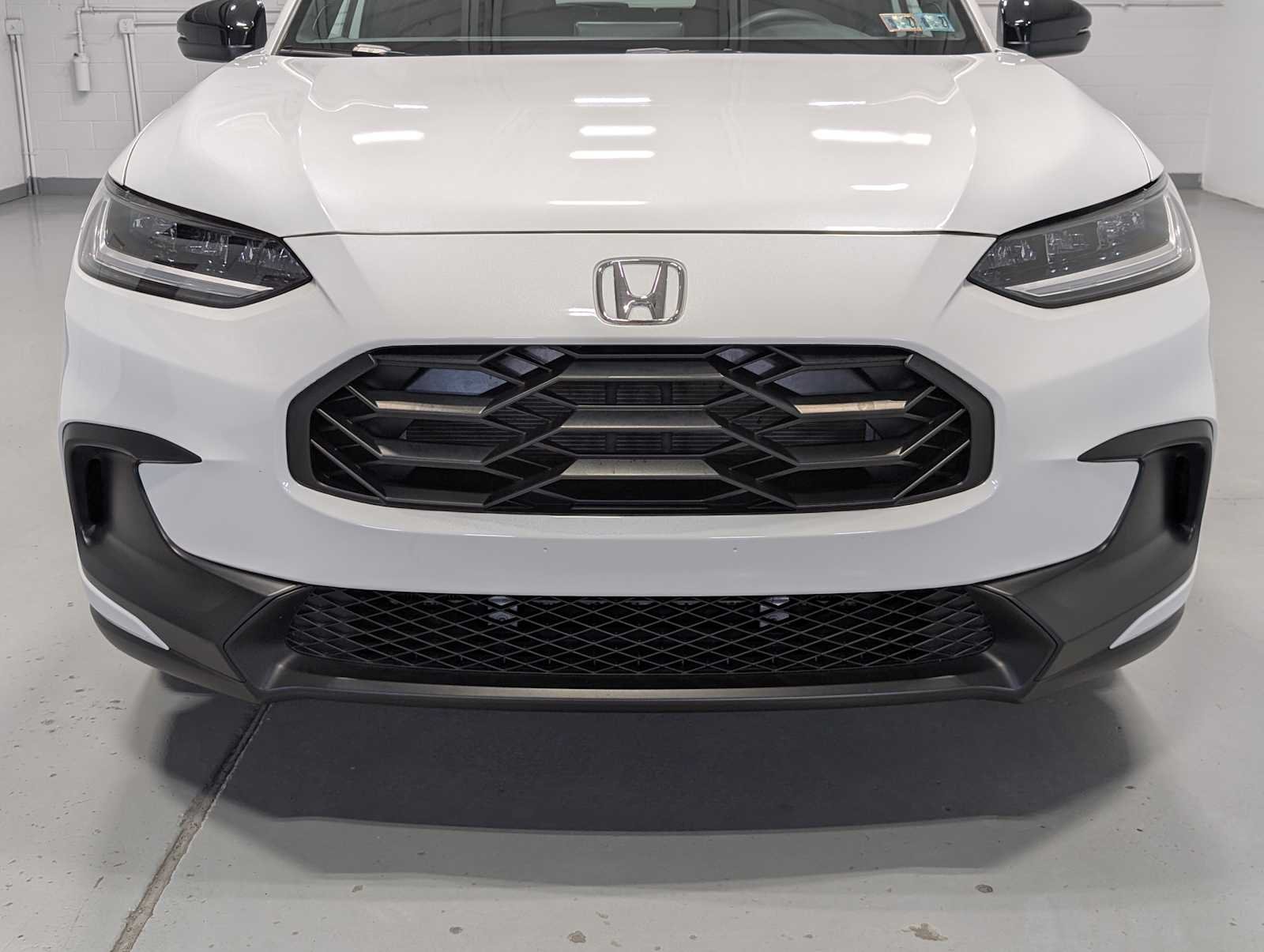 Certified Used 2024 Platinum White Pearl Honda Sport image 2