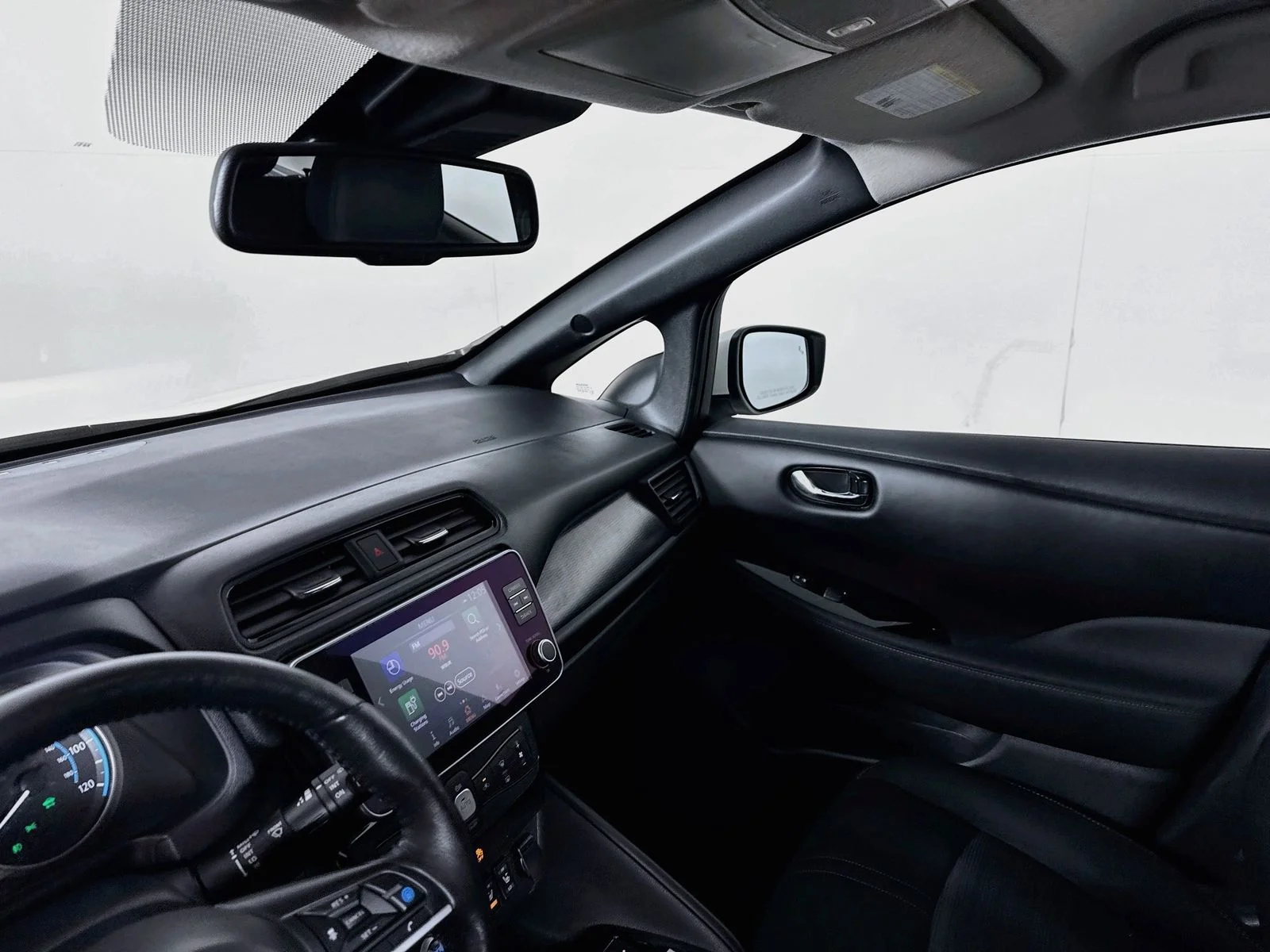 Used 2023 White Nissan SV Plus image 9