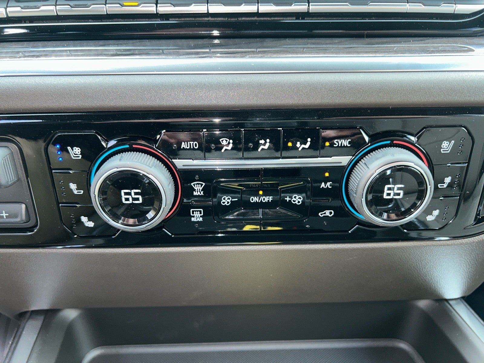 2025 Chevrolet Silverado 2500 HD LTZ - Photo 44