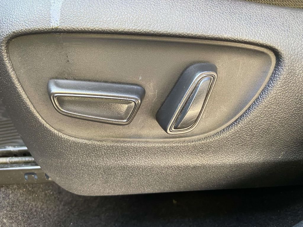 Used 2025 White Toyota LE image 18