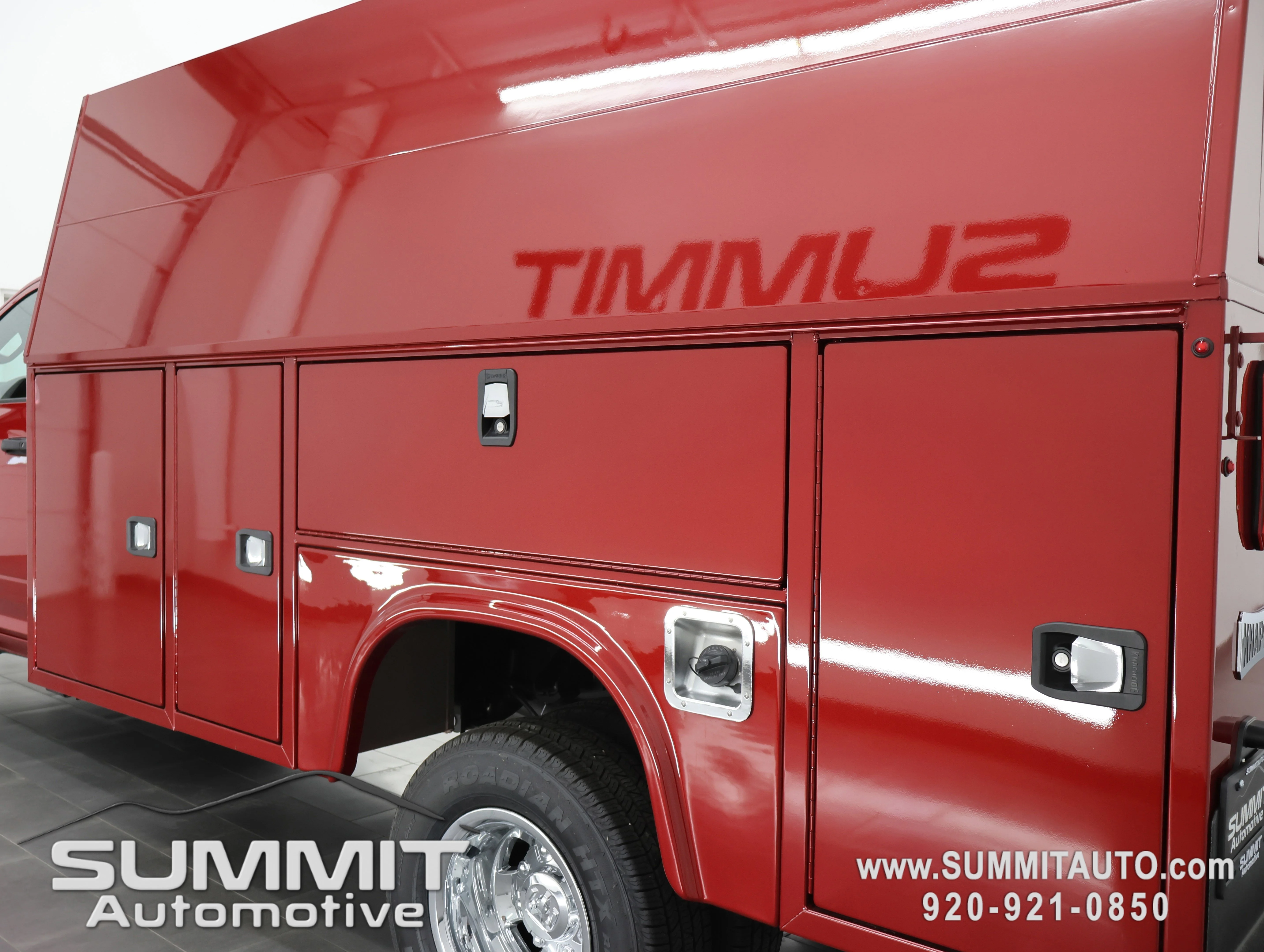 New 2026 Molten Red Pearl-Coat Exterior Paint RAM Tradesman image 30