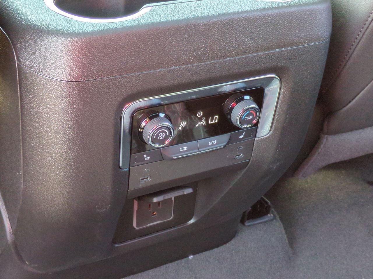 2026 Chevrolet Suburban Premier - Photo 14