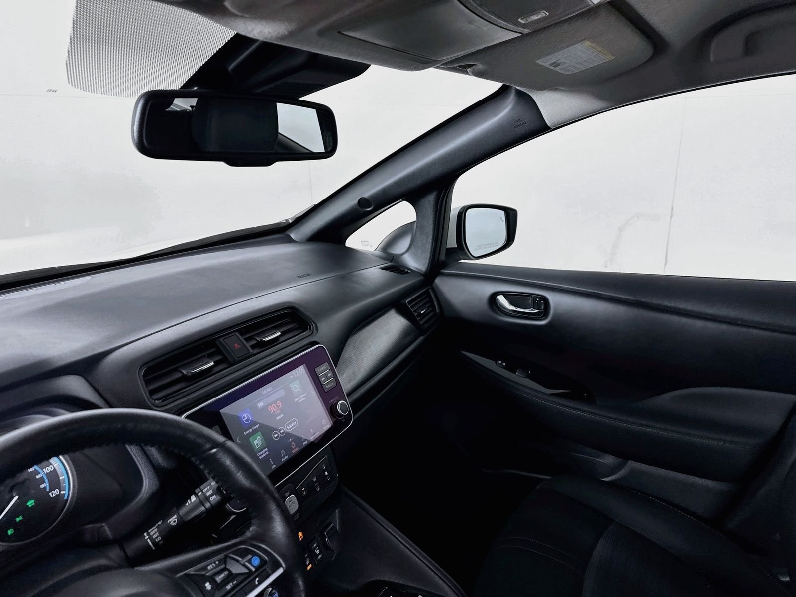 Used 2023 White Nissan SV Plus image 9