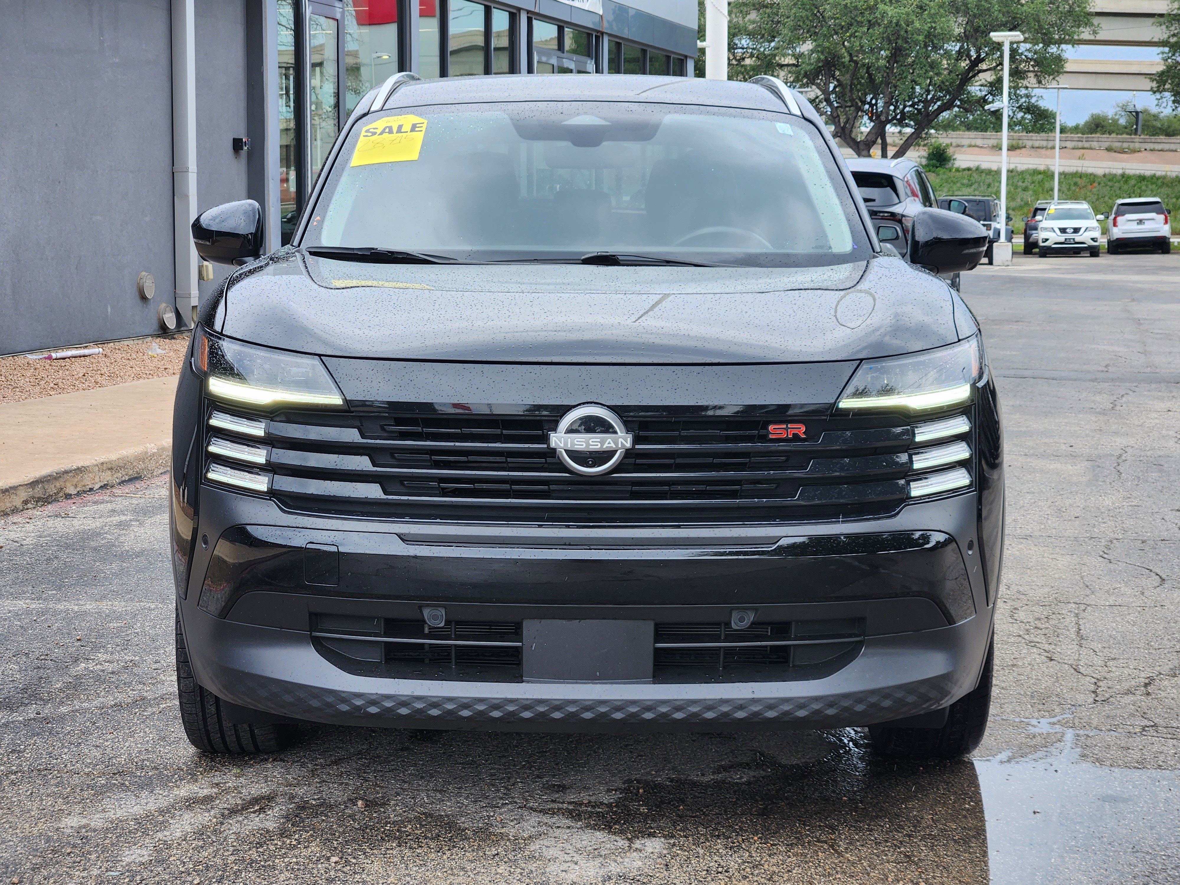 Certified Used 2025  Nissan SR image 2