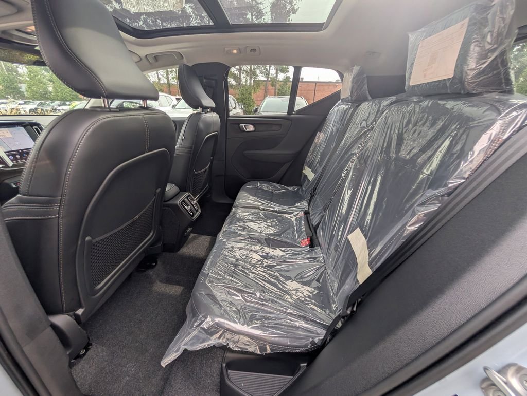 2026 Volvo XC40 Plus - Photo 7