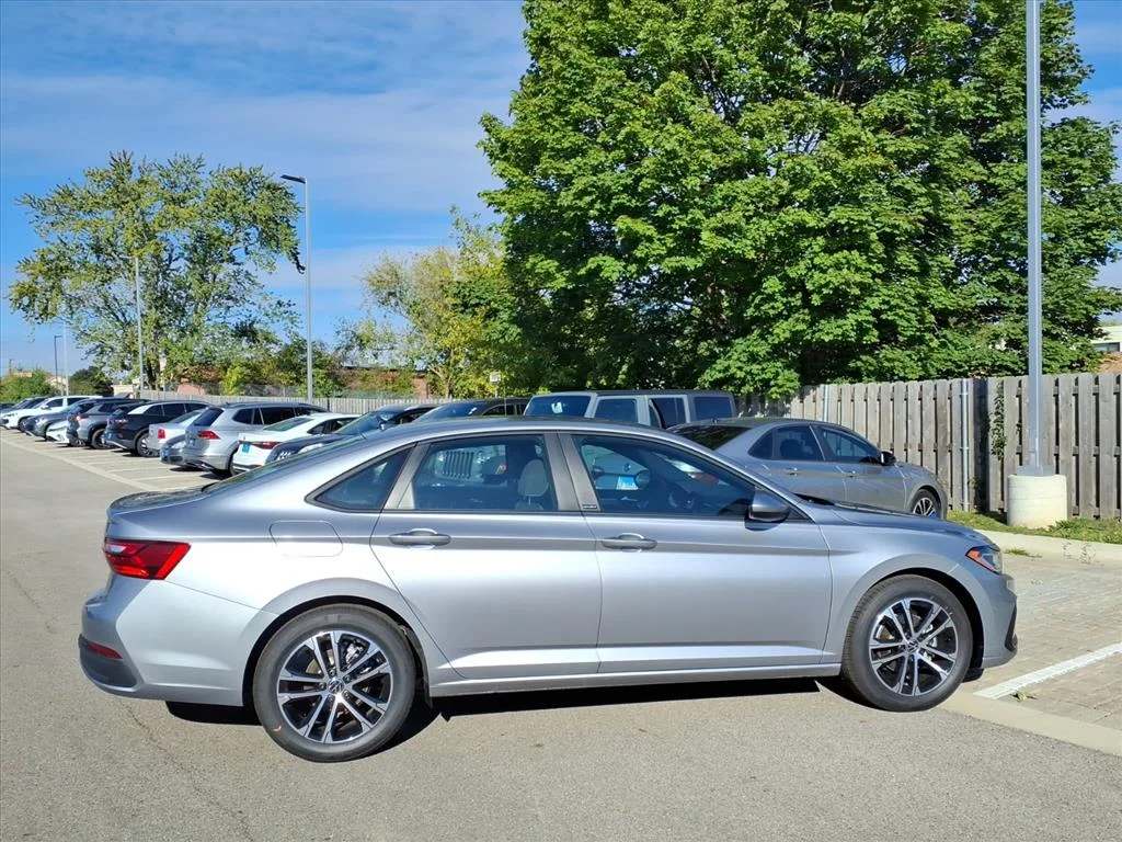 Used 2026 Platinum Gray Metallic (2r2r) Volkswagen SPORT AUTO image 8