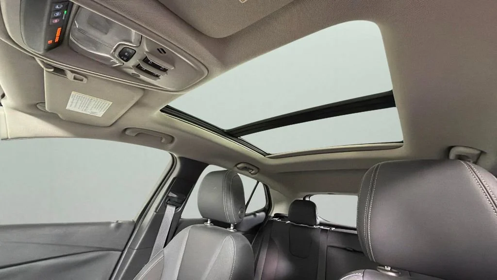 Used 2022 Ebony Twilight Metallic Buick Select image 25