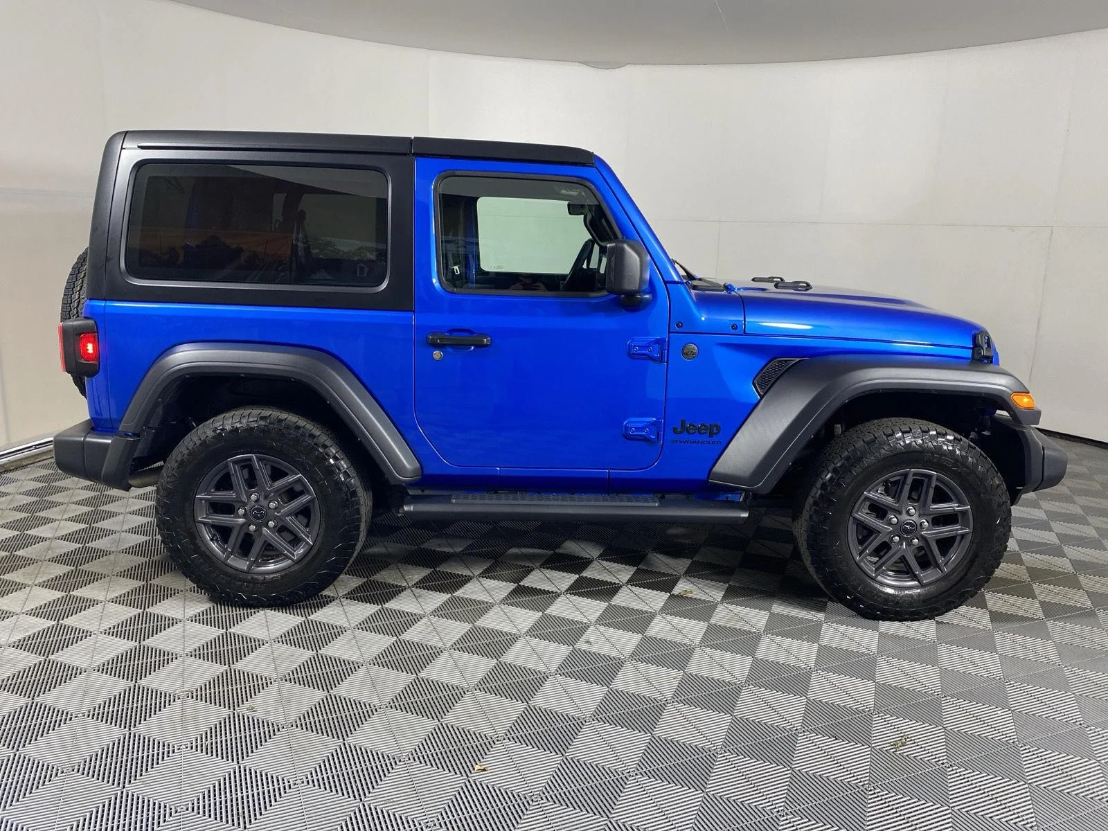 Used 2024 Hydro Blue Pearlcoat Jeep Sport S image 3
