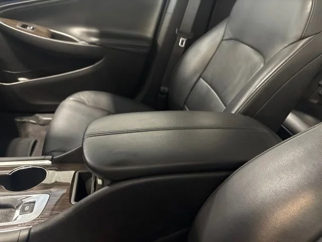 Used 2022 Silver Ice Metallic Chevrolet Premier image 27