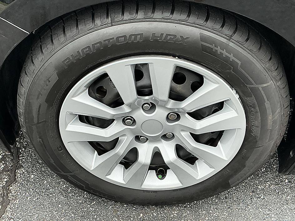 Used 2022 Super Black Nissan S image 7