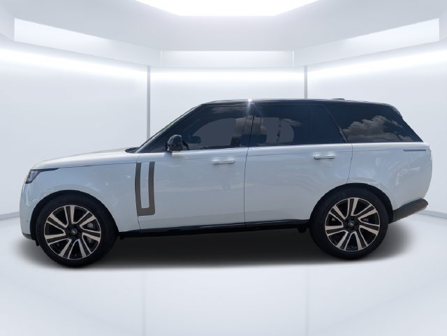 Certified Used 2023 Fuji White Land Rover SE image 2