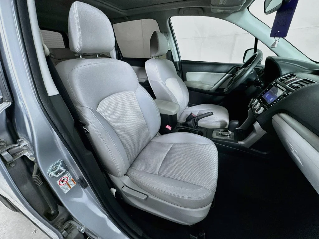 Used 2016 Silver Subaru 2.5i Premium image 34